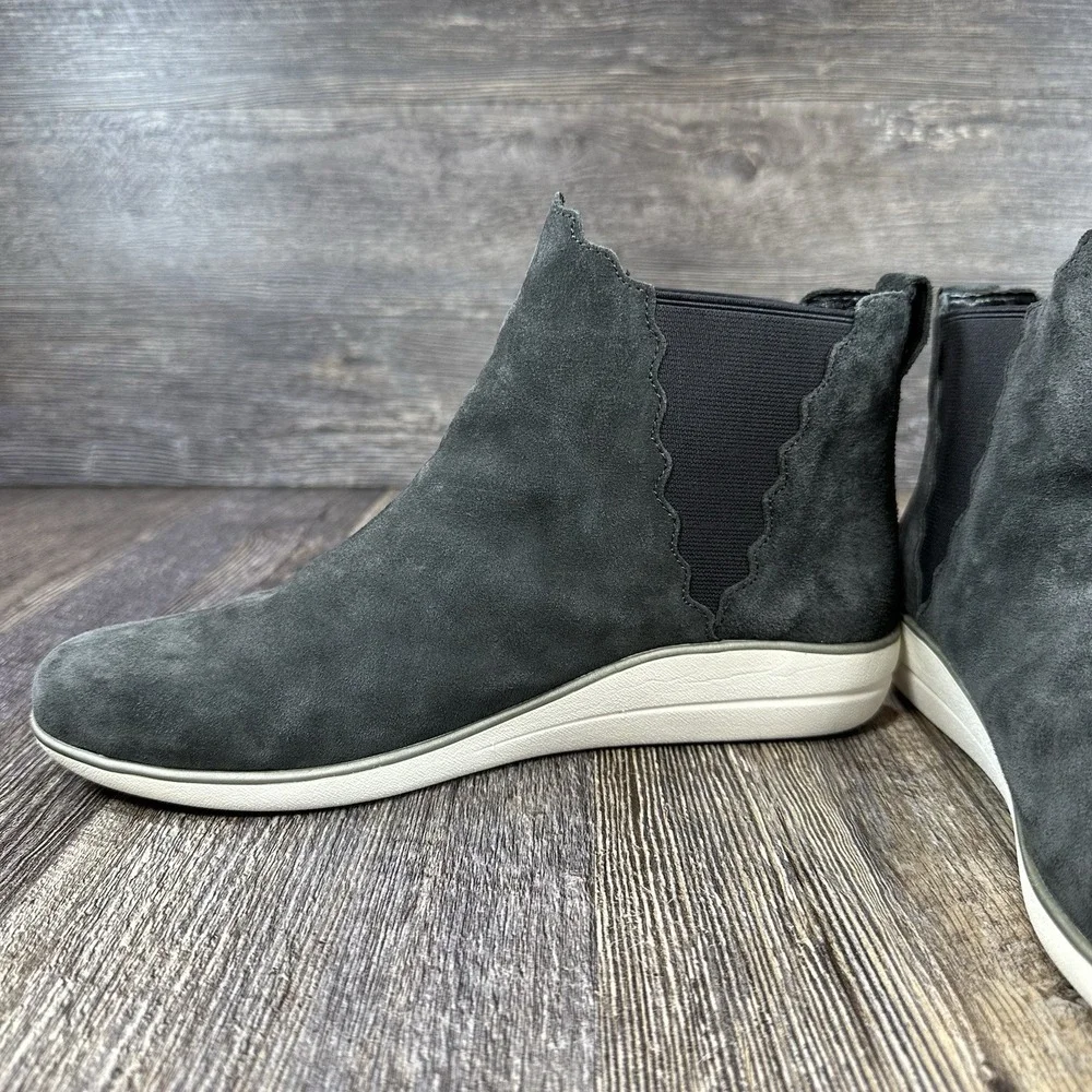 Aetrex Alanna Gray Suede Leather Chelsea Pull On Ankle Boot Bootie Women's 9-9.5